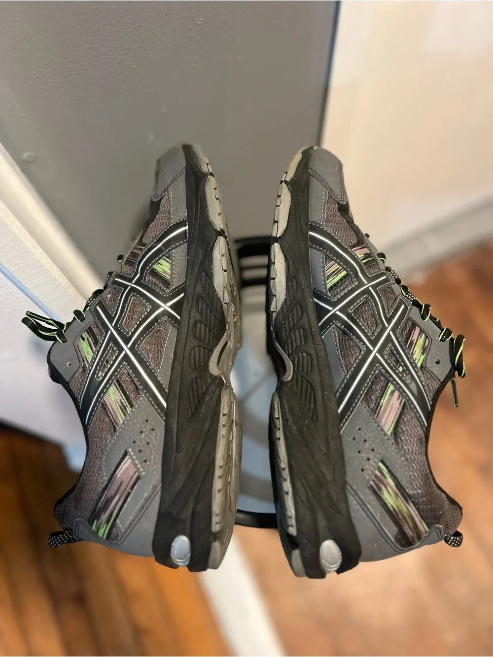 ASICS Men's Black and Green Athletic Running Shoes size 11.5